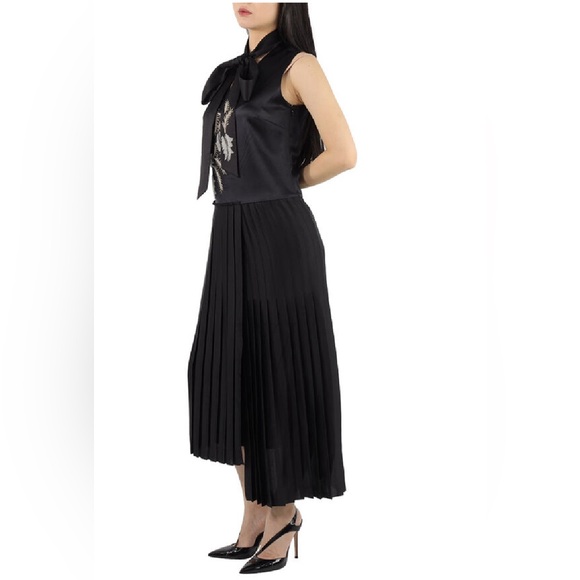Sold NWT Burberry Ladies Flor Embroidered Asymmetrical Pleated Dress - Picture 11 of 12
